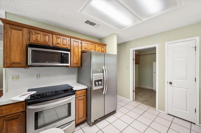 100 Downwood Drive, Burleson, TX 76028