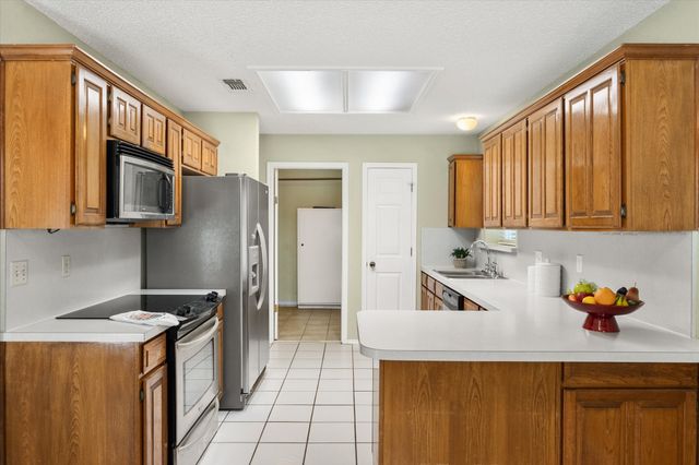100 Downwood Drive, Burleson, TX 76028