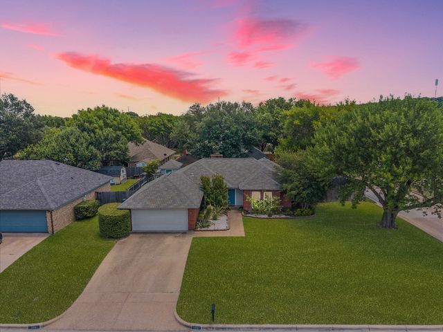 100 Downwood Drive, Burleson, TX 76028