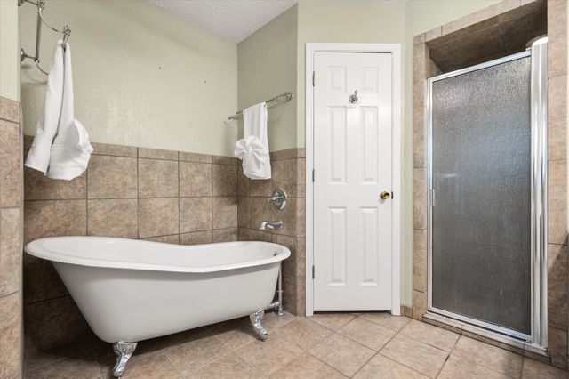 100 Downwood Drive, Burleson, TX 76028