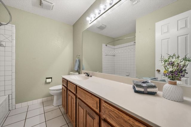 100 Downwood Drive, Burleson, TX 76028