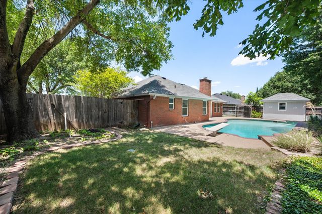 100 Downwood Drive, Burleson, TX 76028