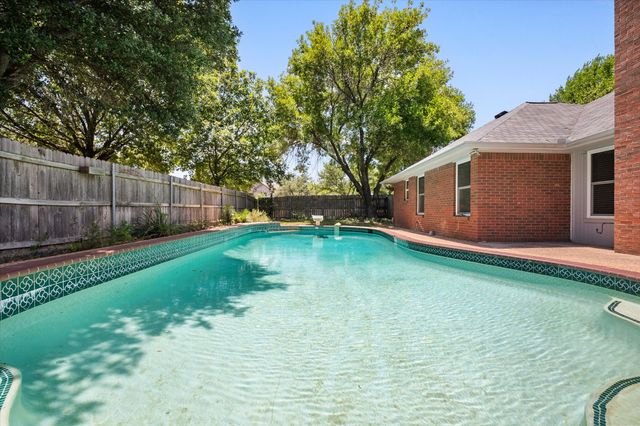100 Downwood Drive, Burleson, TX 76028