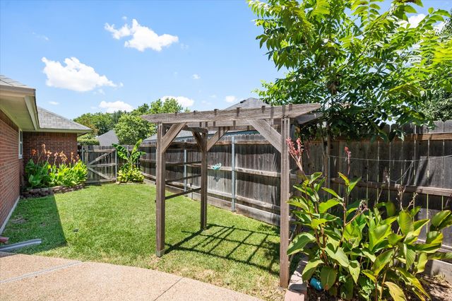 100 Downwood Drive, Burleson, TX 76028