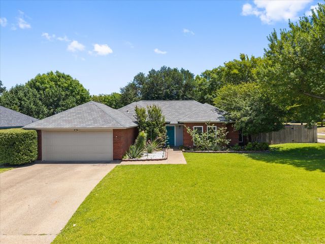 100 Downwood Drive, Burleson, TX 76028