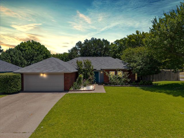 100 Downwood Drive, Burleson, TX 76028