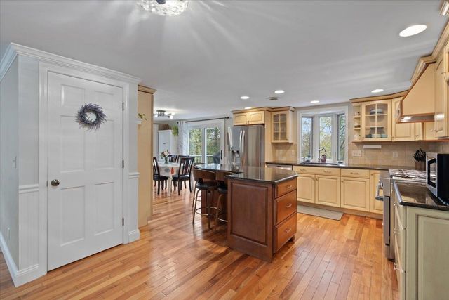 5 Mason Drive, Essex Junction, VT 05452