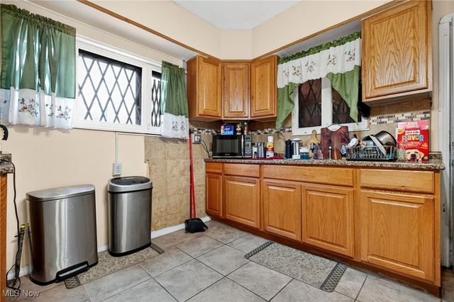 2943 W 17th Street, Cleveland, OH 44113