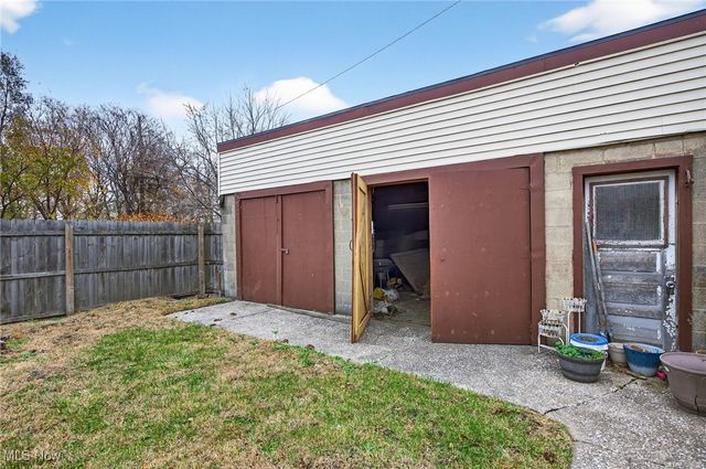 2943 W 17th Street, Cleveland, OH 44113