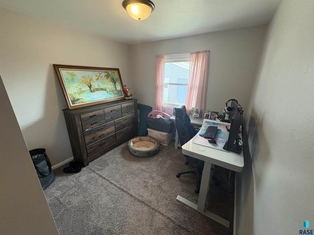 3712 S Hawthorne Ave Avenue, Sioux Falls, SD 57105