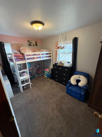 3712 S Hawthorne Ave Avenue, Sioux Falls, SD 57105