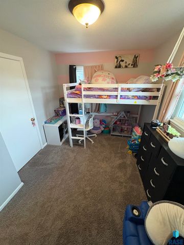 3712 S Hawthorne Ave Avenue, Sioux Falls, SD 57105