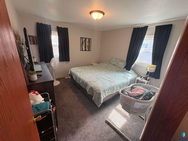 3712 S Hawthorne Ave Avenue, Sioux Falls, SD 57105