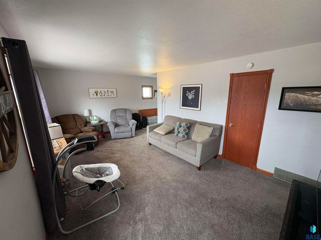 3712 S Hawthorne Ave Avenue, Sioux Falls, SD 57105