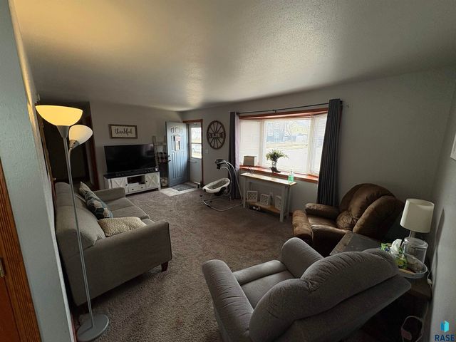 3712 S Hawthorne Ave Avenue, Sioux Falls, SD 57105