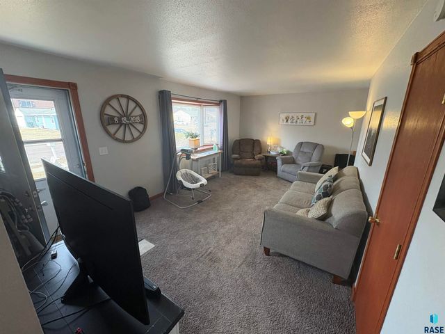 3712 S Hawthorne Ave Avenue, Sioux Falls, SD 57105