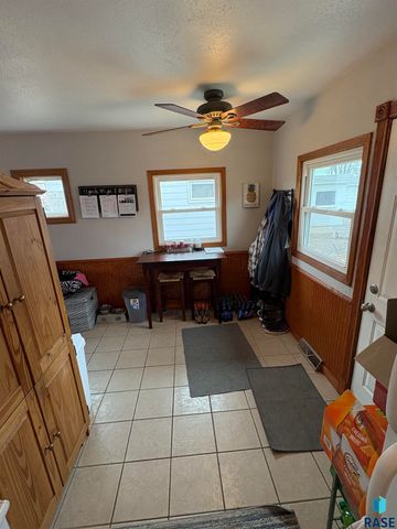 3712 S Hawthorne Ave Avenue, Sioux Falls, SD 57105