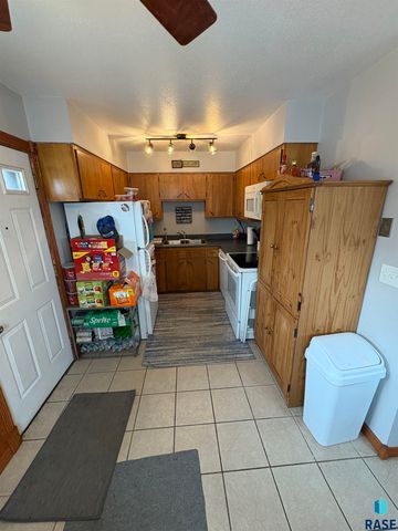 3712 S Hawthorne Ave Avenue, Sioux Falls, SD 57105