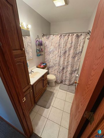 3712 S Hawthorne Ave Avenue, Sioux Falls, SD 57105