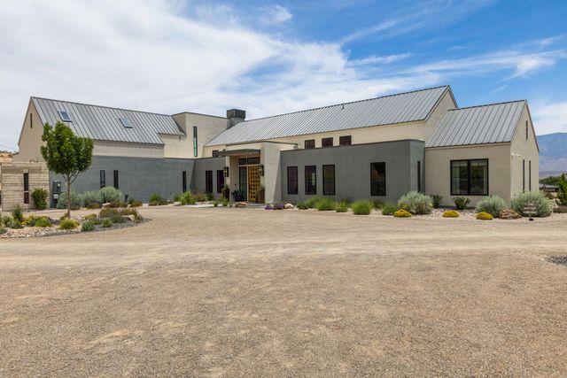 1524 W Ella Drive, Corrales, NM 87048