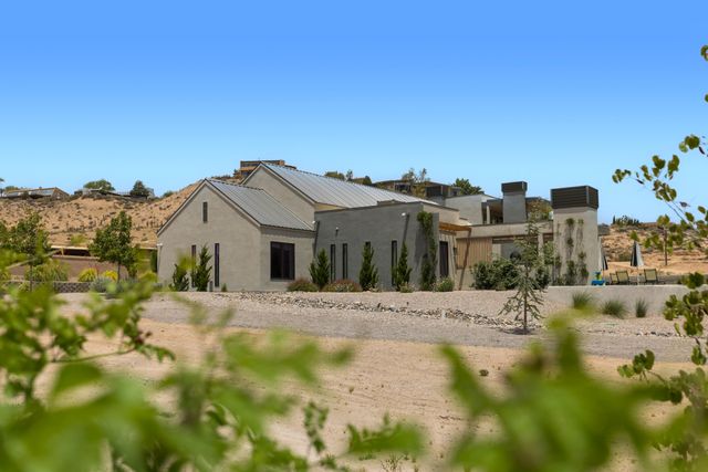 1524 W Ella Drive, Corrales, NM 87048