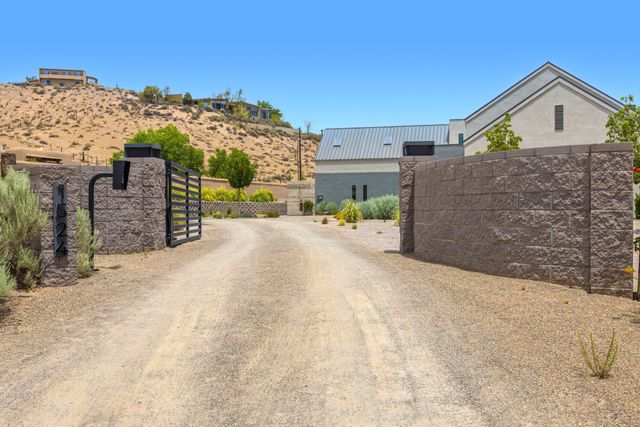 1524 W Ella Drive, Corrales, NM 87048
