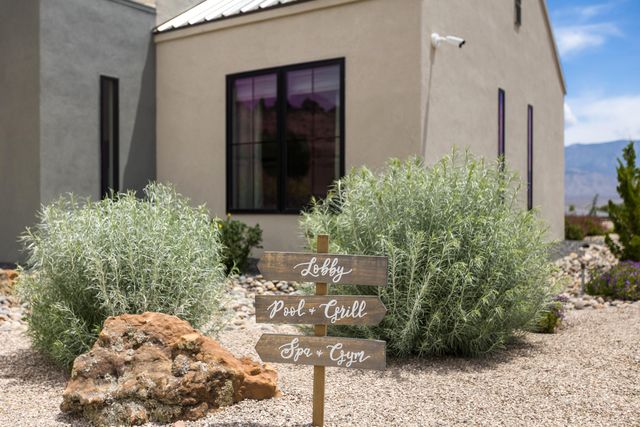1524 W Ella Drive, Corrales, NM 87048