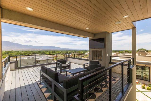 1524 W Ella Drive, Corrales, NM 87048