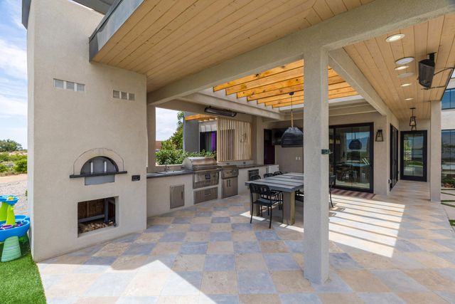 1524 W Ella Drive, Corrales, NM 87048
