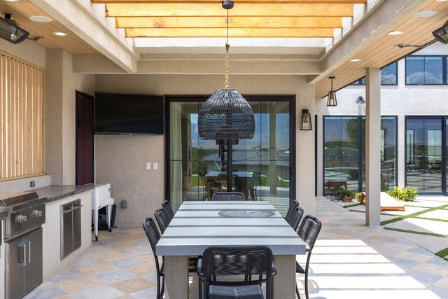 1524 W Ella Drive, Corrales, NM 87048