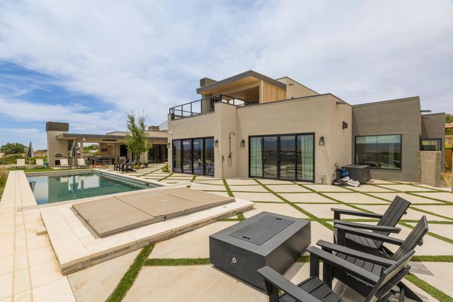 1524 W Ella Drive, Corrales, NM 87048