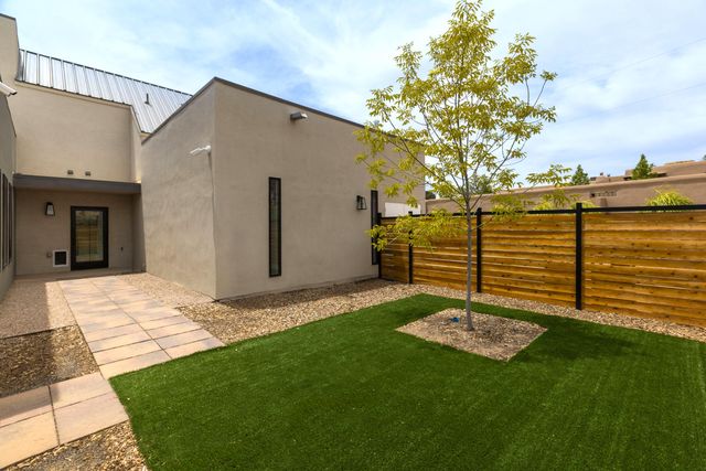 1524 W Ella Drive, Corrales, NM 87048