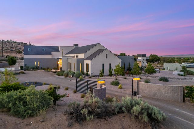 1524 W Ella Drive, Corrales, NM 87048