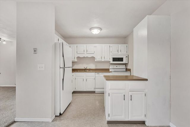 1249 48th Avenue 16, East Moline, IL 61244