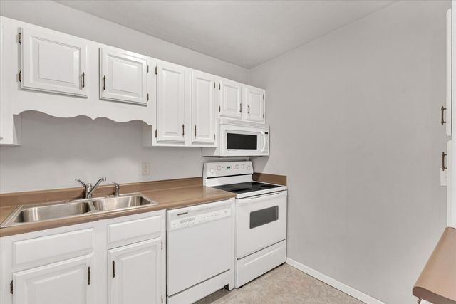 1249 48th Avenue 16, East Moline, IL 61244