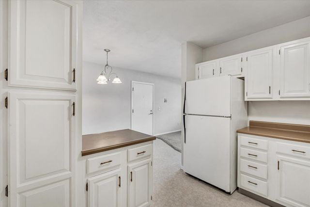1249 48th Avenue 16, East Moline, IL 61244