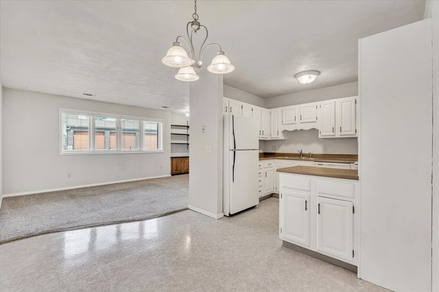 1249 48th Avenue 16, East Moline, IL 61244