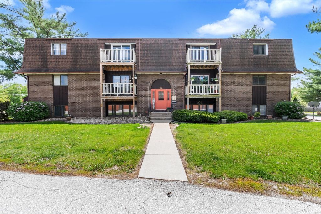 1249 48th Avenue 16, East Moline, IL 61244