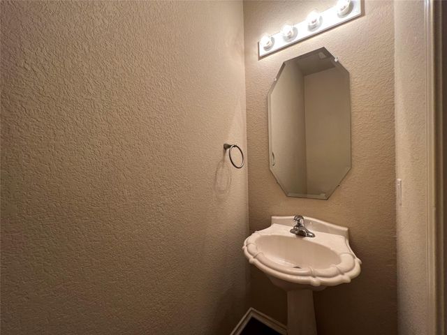 10717 Strand ST, Austin, TX 78748