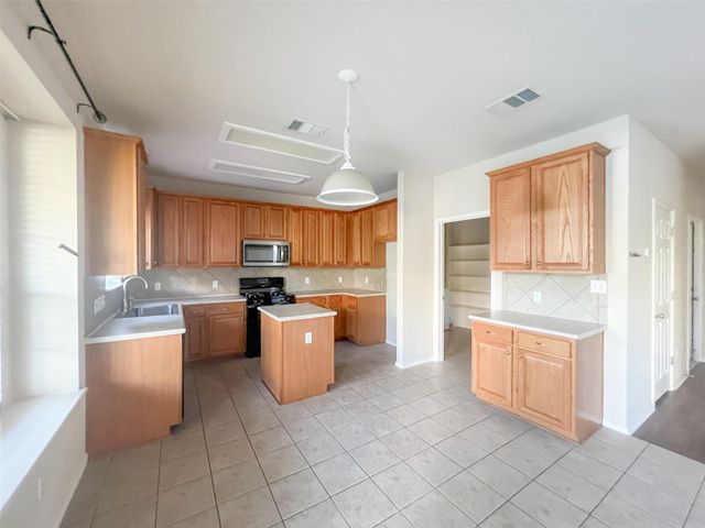 10717 Strand ST, Austin, TX 78748