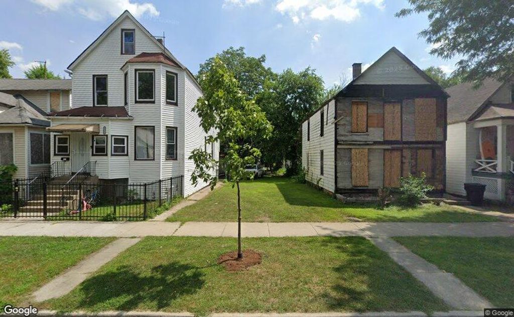 8023 S Manistee Avenue, Chicago, IL 60617 — exterior