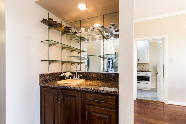 3350 Mccue Road 201, Houston, TX 77056