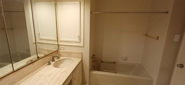 3350 Mccue Road 201, Houston, TX 77056