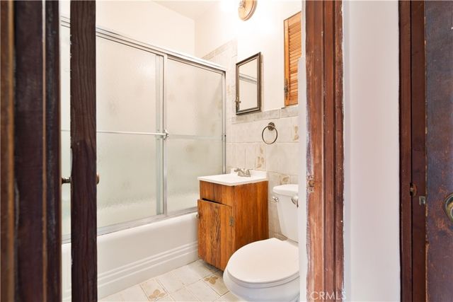 1968 N Wilton, Los Angeles, CA 90068