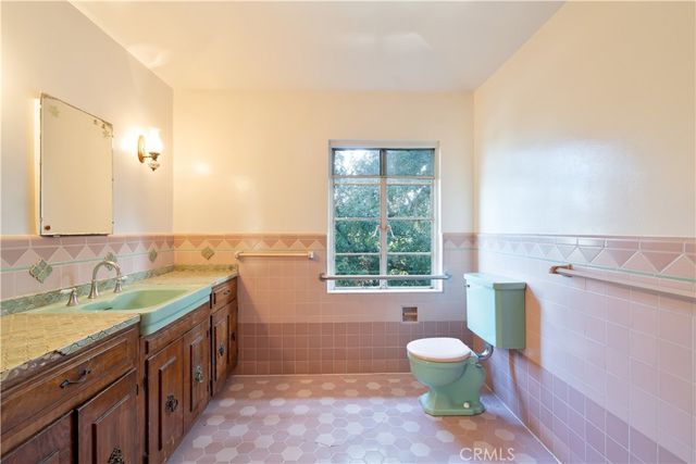 1968 N Wilton, Los Angeles, CA 90068