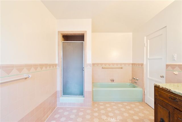 1968 N Wilton, Los Angeles, CA 90068