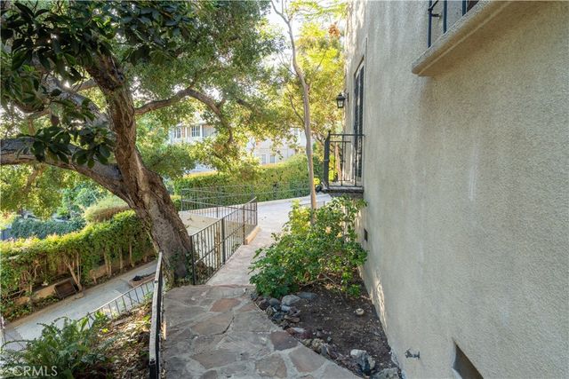 1968 N Wilton, Los Angeles, CA 90068