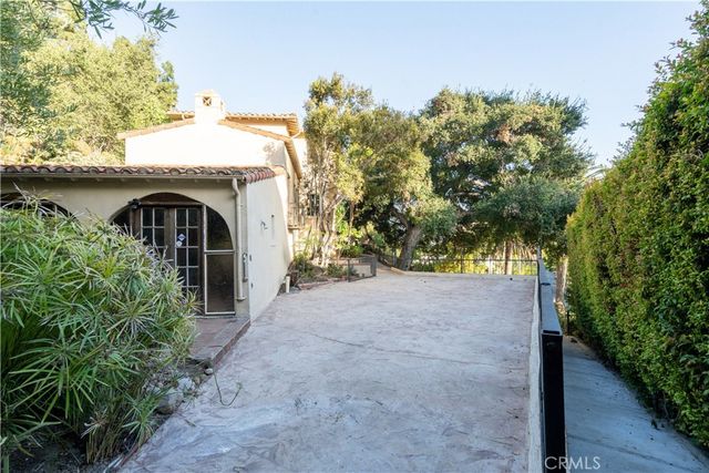 1968 N Wilton, Los Angeles, CA 90068