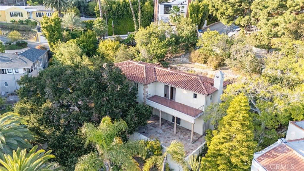 1968 N Wilton, Los Angeles, CA 90068