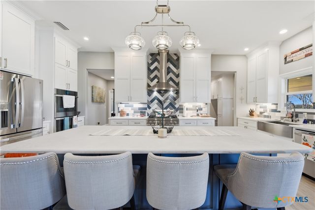 2244 W US Highway 90a, Hallettsville, TX 77964